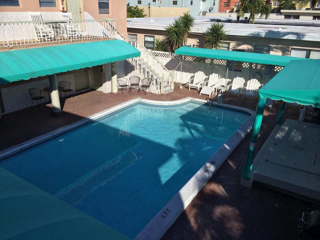 The Blue Wave Hotel Hollywood Exterior photo