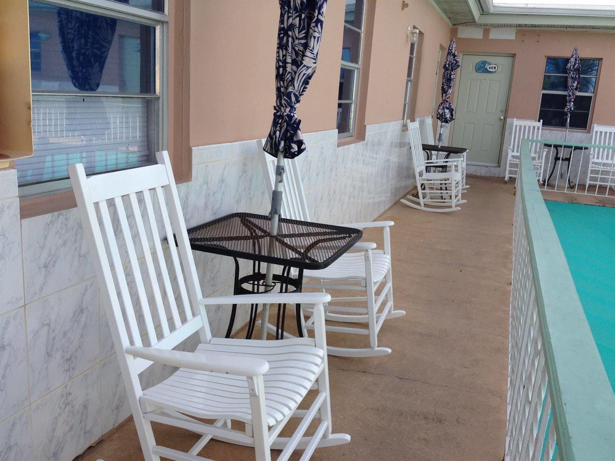 The Blue Wave Hotel Hollywood Exterior photo