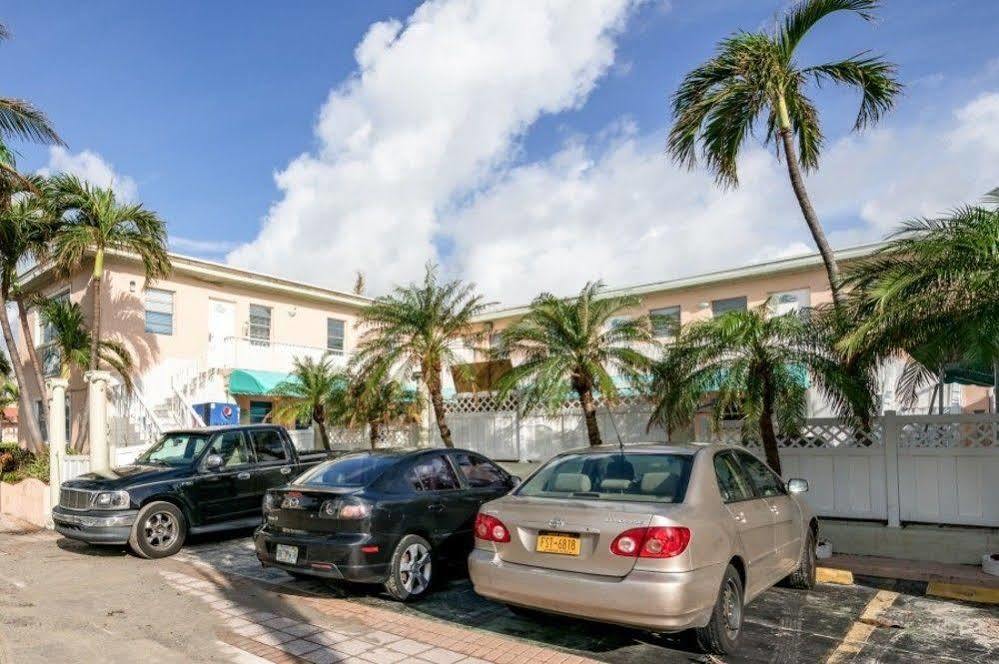 The Blue Wave Hotel Hollywood Exterior photo