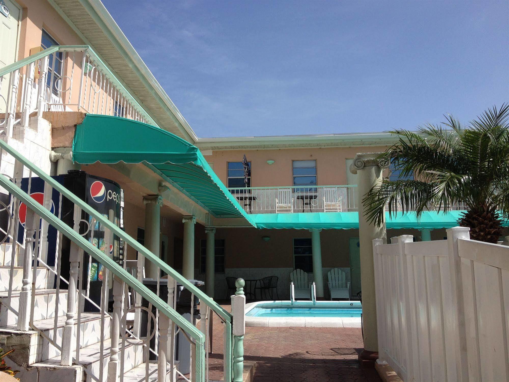 The Blue Wave Hotel Hollywood Exterior photo